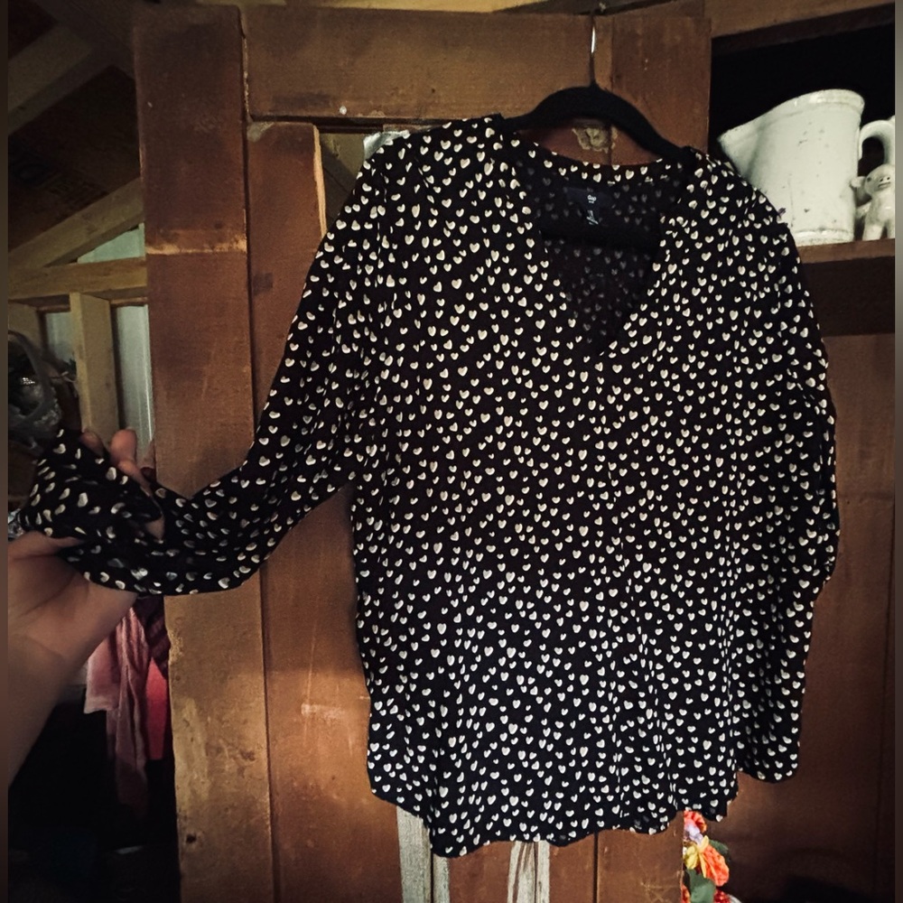 GAP Black & White Heart Pattern Long Sleeve V neck Blouse Sz XL